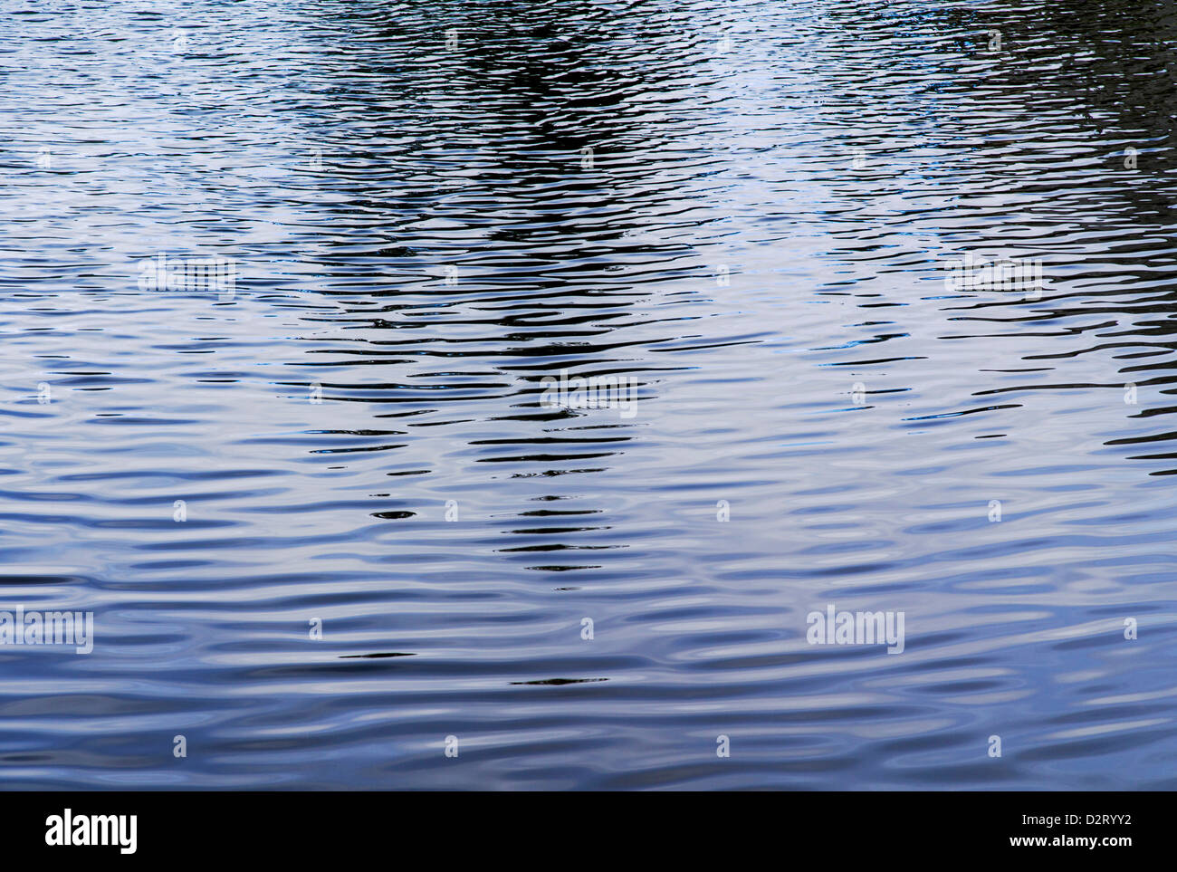 Sommer Blick auf Teich und Reflexionen, Aleyaska Resort & Skigebiet, Aleyaska, Alaska, USA Stockfoto