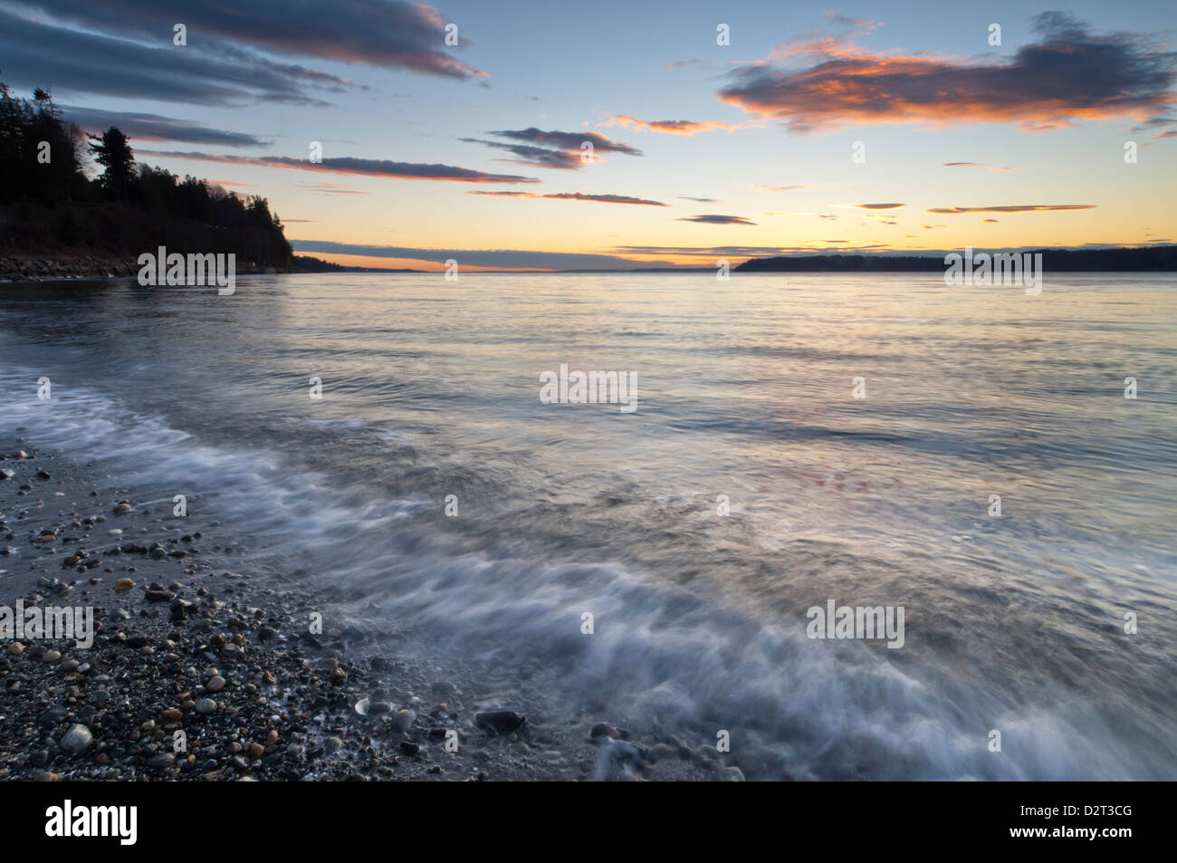 Sonnenuntergang über dem Puget Sound, Mukilteo, Washington, USA Stockfoto