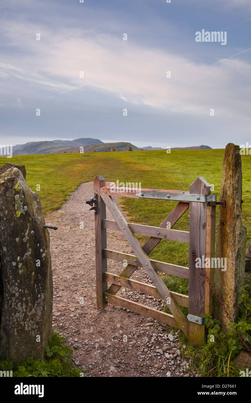 Das Tor, das führt zu Castlerigg Steinkreis in den Lake District National Park, Cumbria, England, Vereinigtes Königreich, Europa Stockfoto