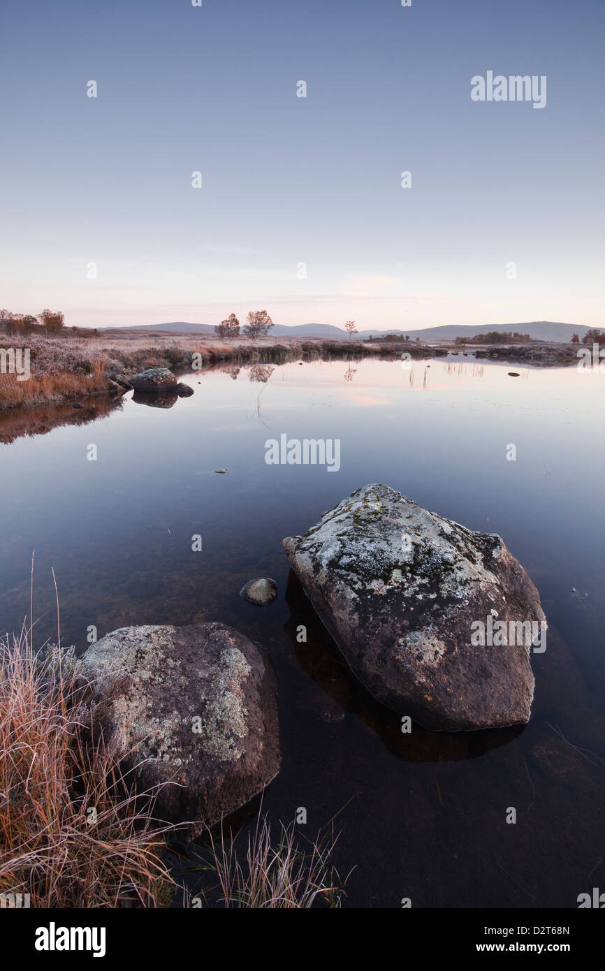 Loch Ba an einem frostigen Morgen im Rannoch Moor, eine Site of Special Scientific Interest, Perth und Kinross, Highlands, Schottland, UK Stockfoto