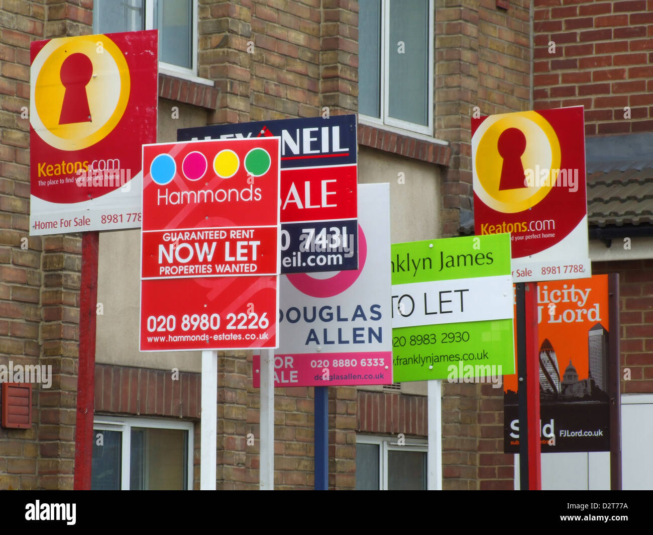 Zu verkaufen und damit Zeichen, London, England Stockfoto