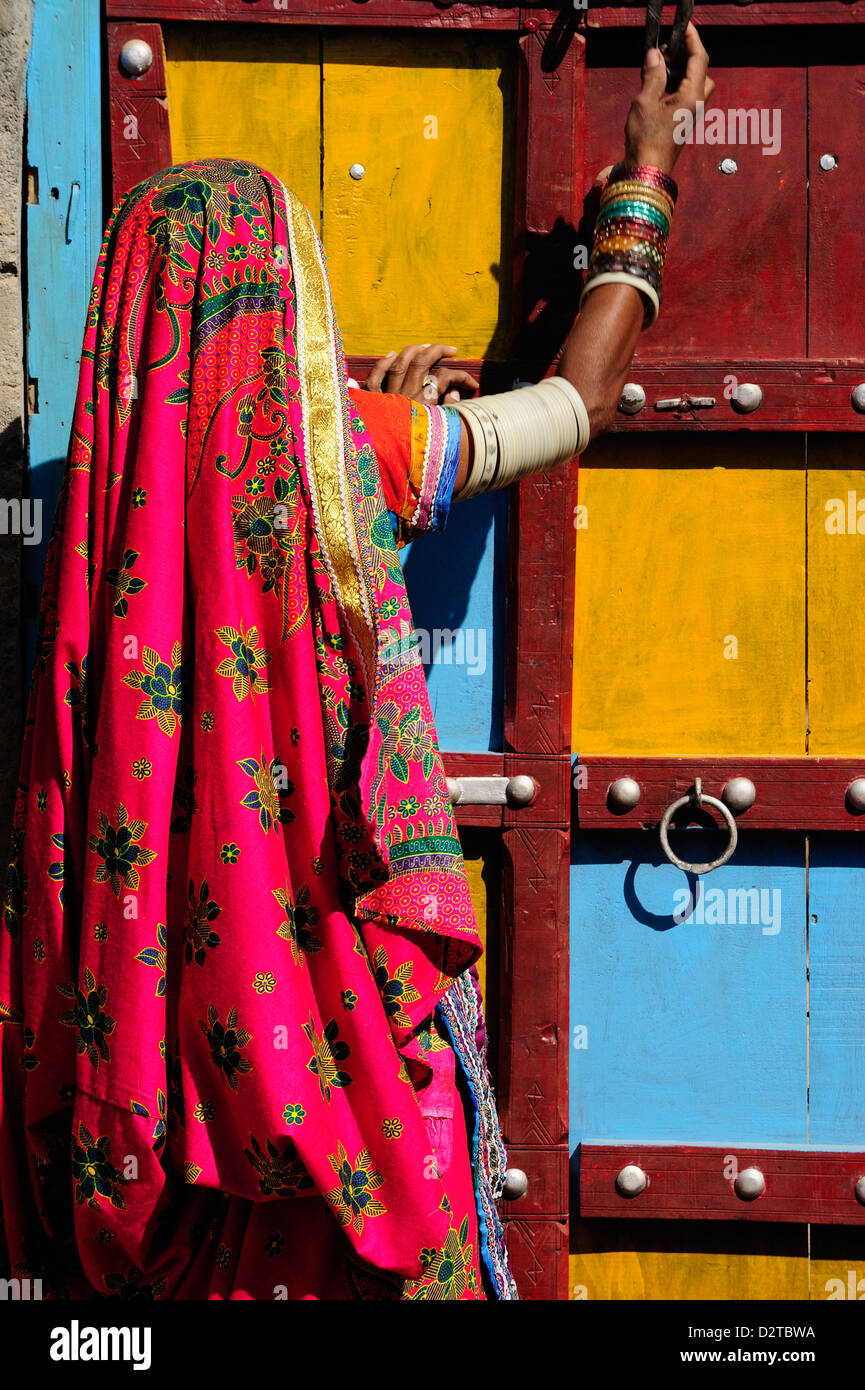 Gangesebene Frauen tragen bunte Kleid als Bestandteil ihres täglichen Lebens, Gujarat, Indien, Asien Stockfoto