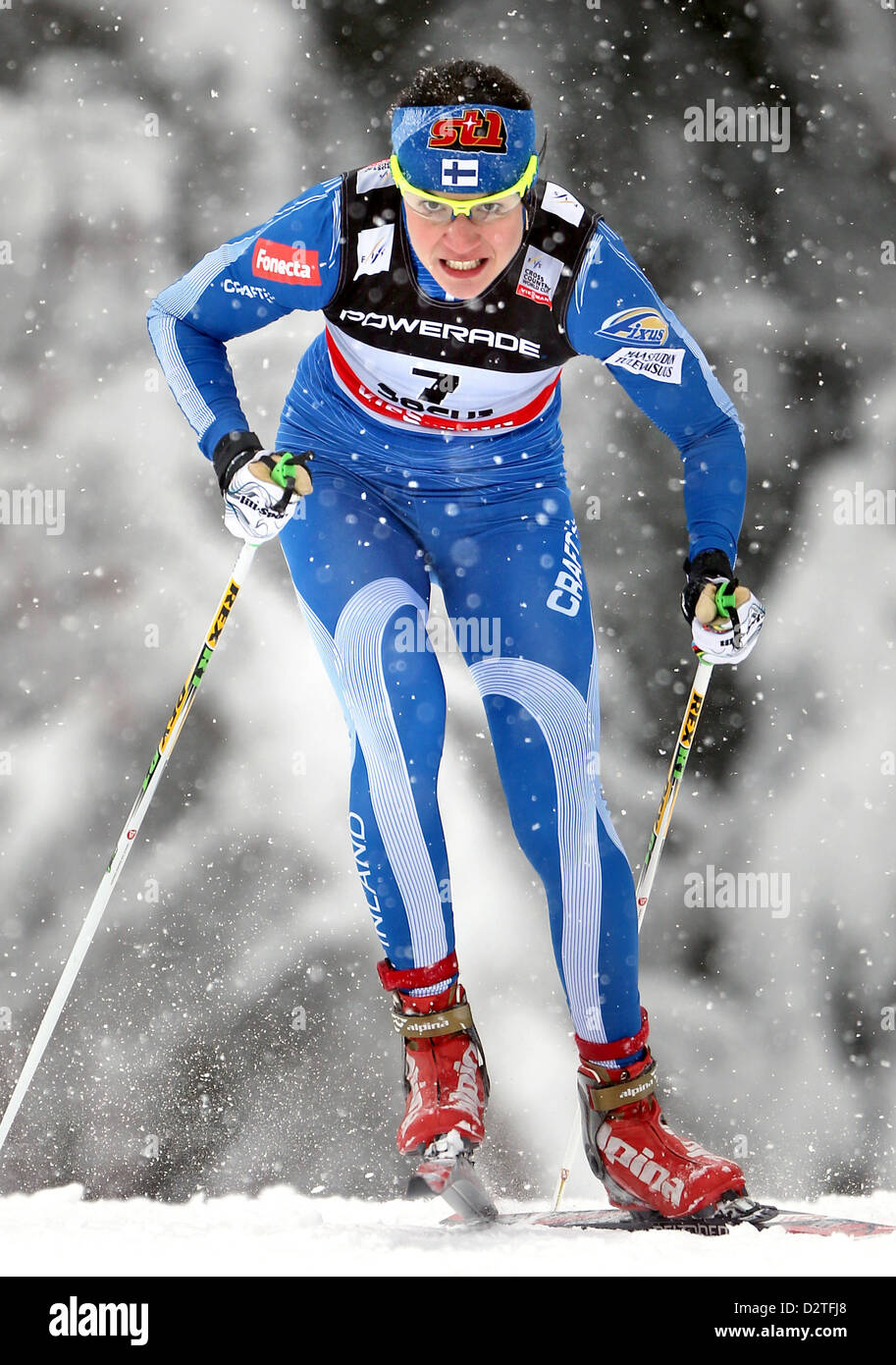 Finnische Skilangläuferin Mona-Lisa Malvalehto konkurriert im Sprint der Frauen bei den FIS Langlauf Weltcup an LAURA Langlauf und Biathlon-Stadion in Sotschi, Russland, 1. Februar 2013. Die WM findet vom 01. bis 3. Februar 2013 und dient als Generalprobe für die Olympischen Spiele 2014 in Sotschi. Foto: JAN WOITAS Stockfoto