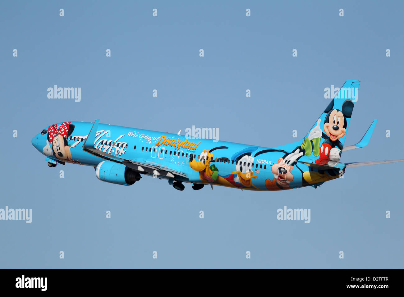 Ein Alaska Airlines Geist von Disneyland 737-400 startet vom Flughafen Los Angeles zum 28. Januar 2013. Stockfoto