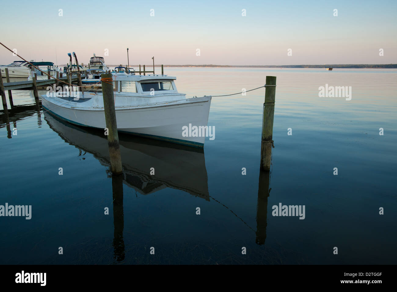 Boot angedockt an der Küste am östlichen Ufer von Virginia Stockfoto