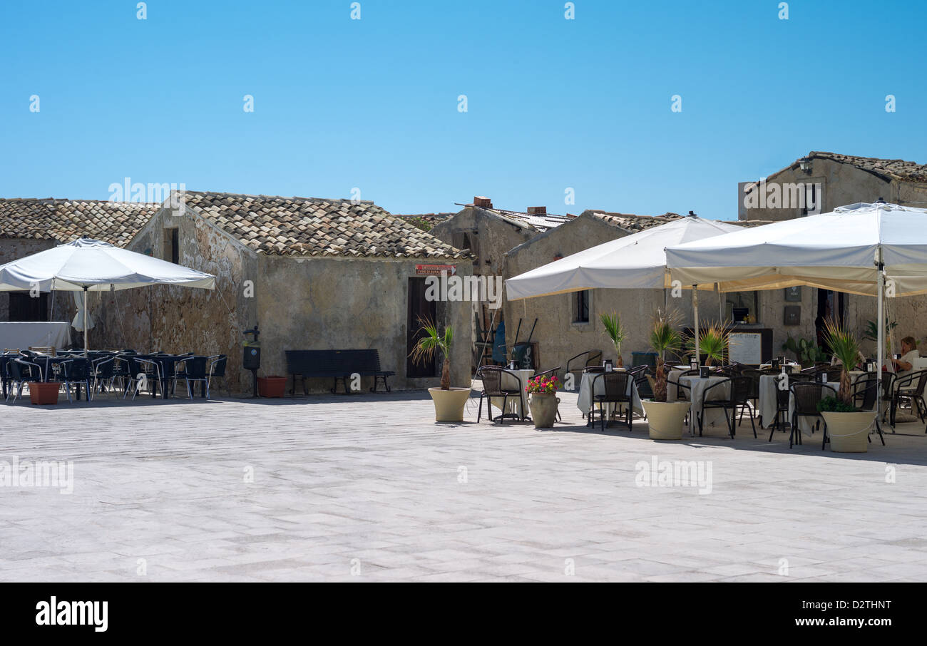 Italien, Sizilien, Marzamemi, ein Open-Air-Café-Bar in Piazza Regina Margherita Stockfoto