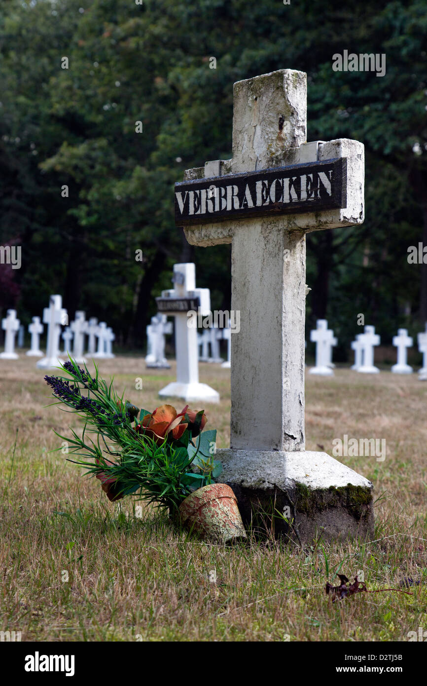 Gräber auf dem Friedhof der ehemaligen vagabond Kolonie in Wurzel, Antwerpen, Belgien Stockfoto