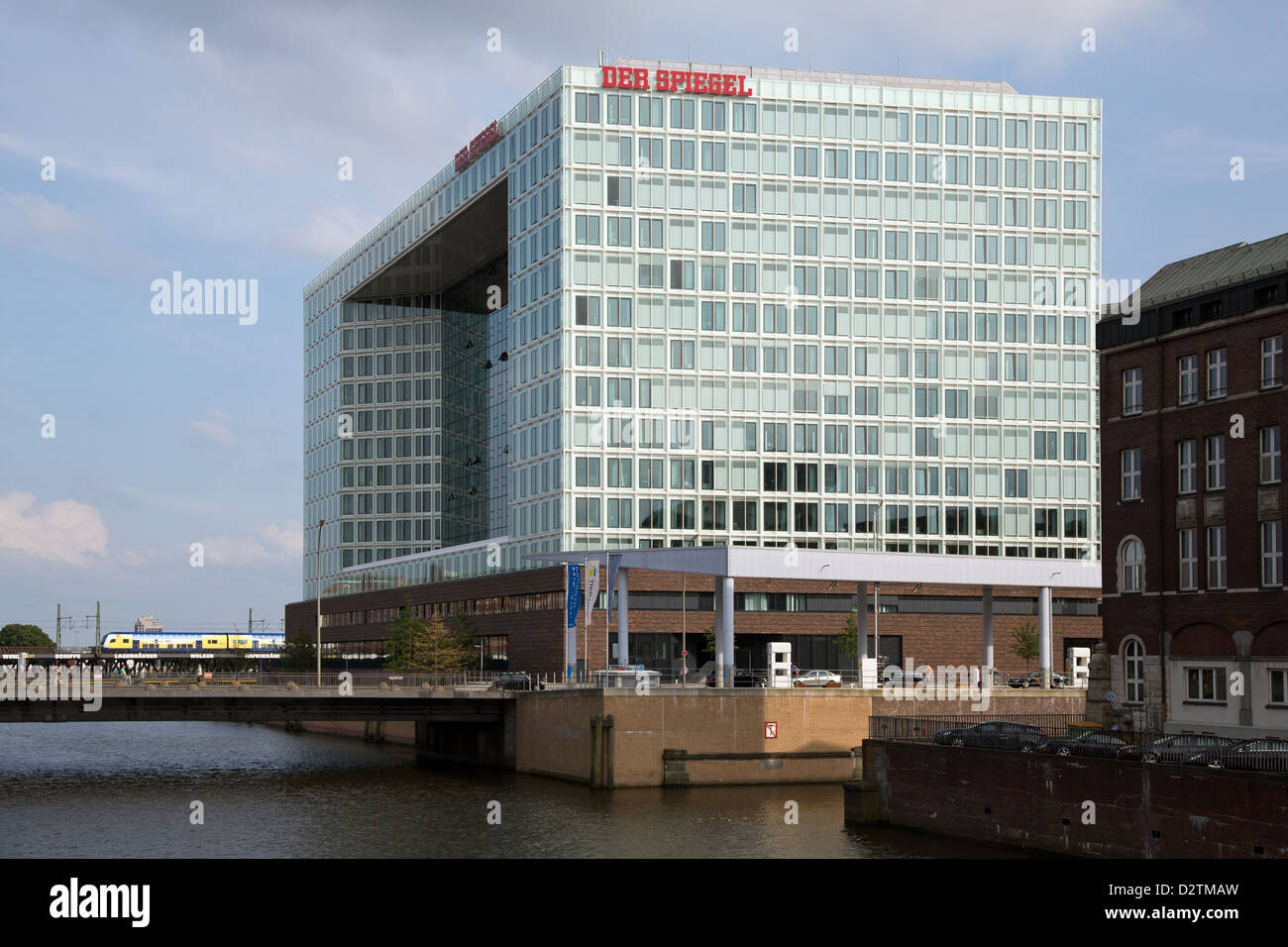 Das Spiegel-Haus in der HafenCity Hamburg, Deutschland Stockfotografie -  Alamy