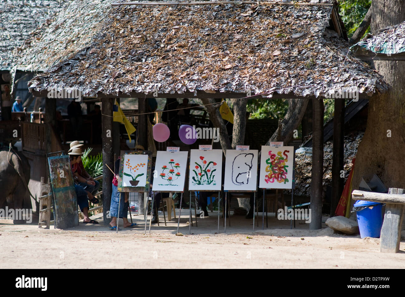 Chiang Mai, Thailand, sind die gemalten Bilder der Elefanten verkauft. Stockfoto