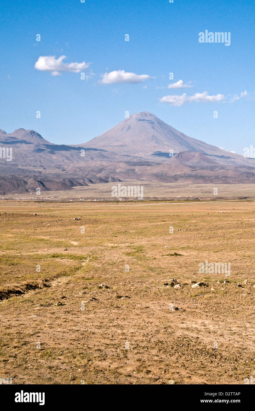 Wenig Ararat oder weniger Ararat, die kleineren Vulkankegel des Mount Ararat massiv befestigt, in Ostanatolien, Türkei. Stockfoto
