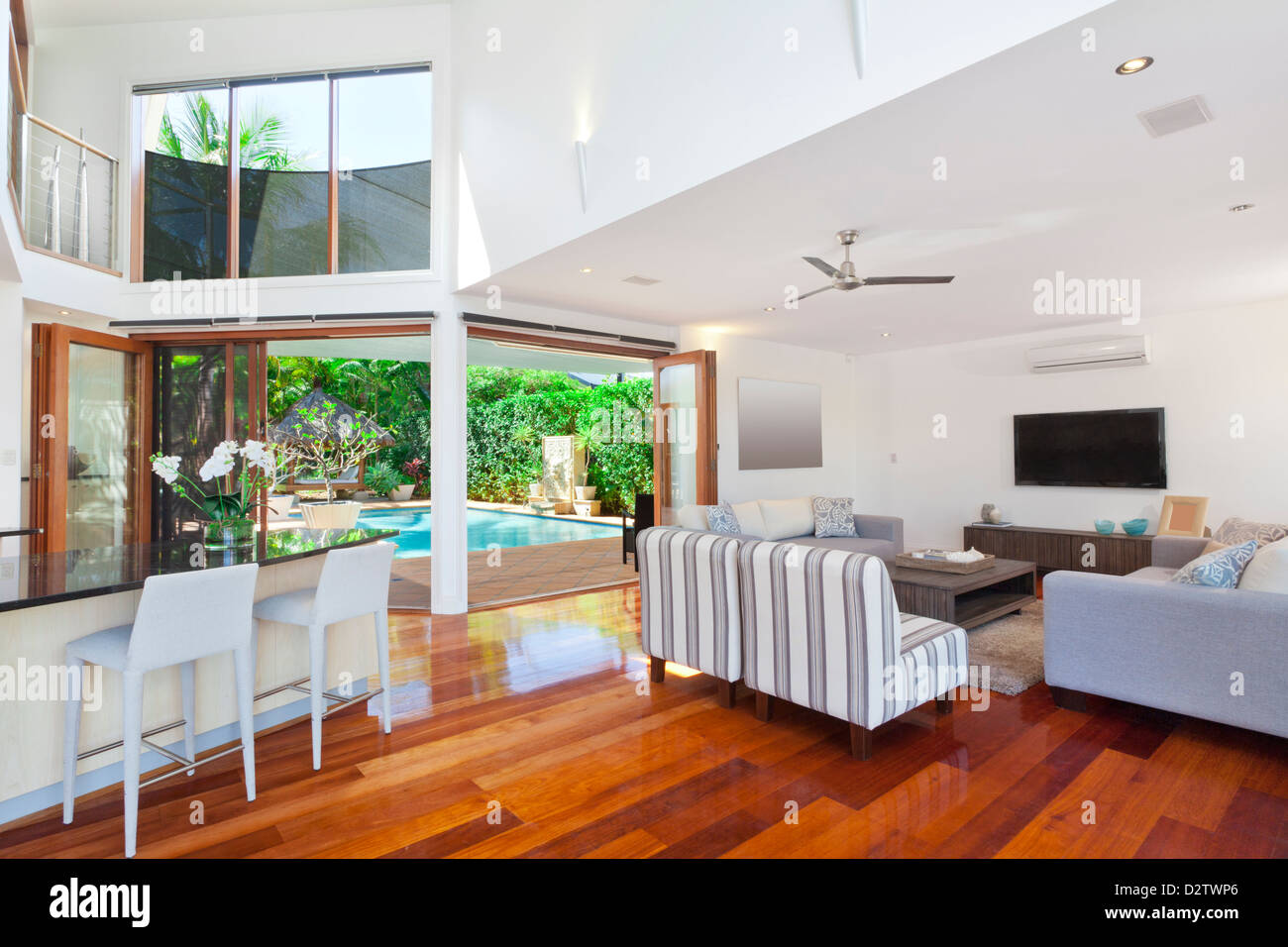 Modernes Wohnzimmer in Luxus-Haus Stockfoto