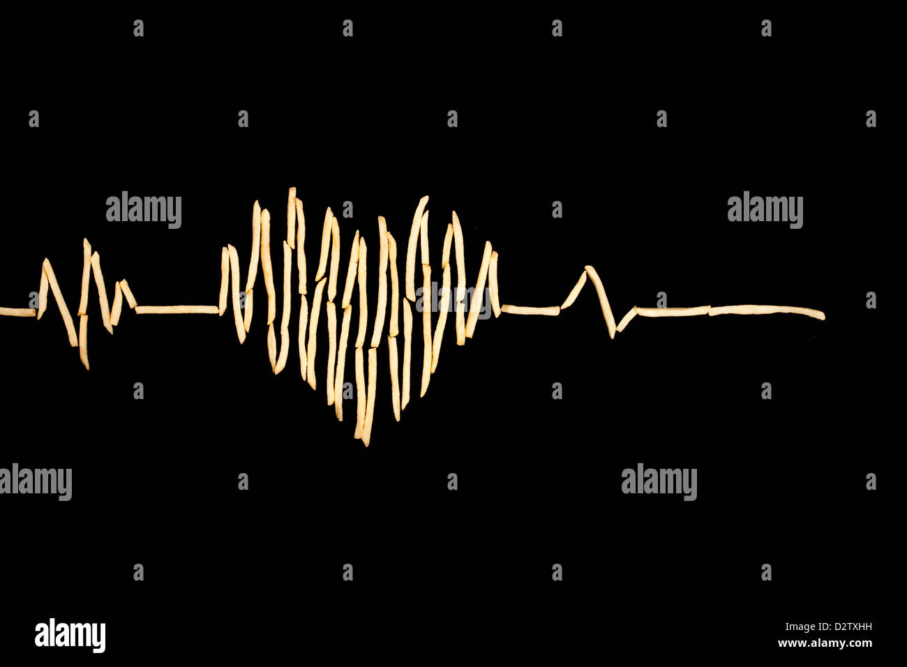 Kreative Elektrokardiogramm gemacht von Kartoffel-chips Stockfoto