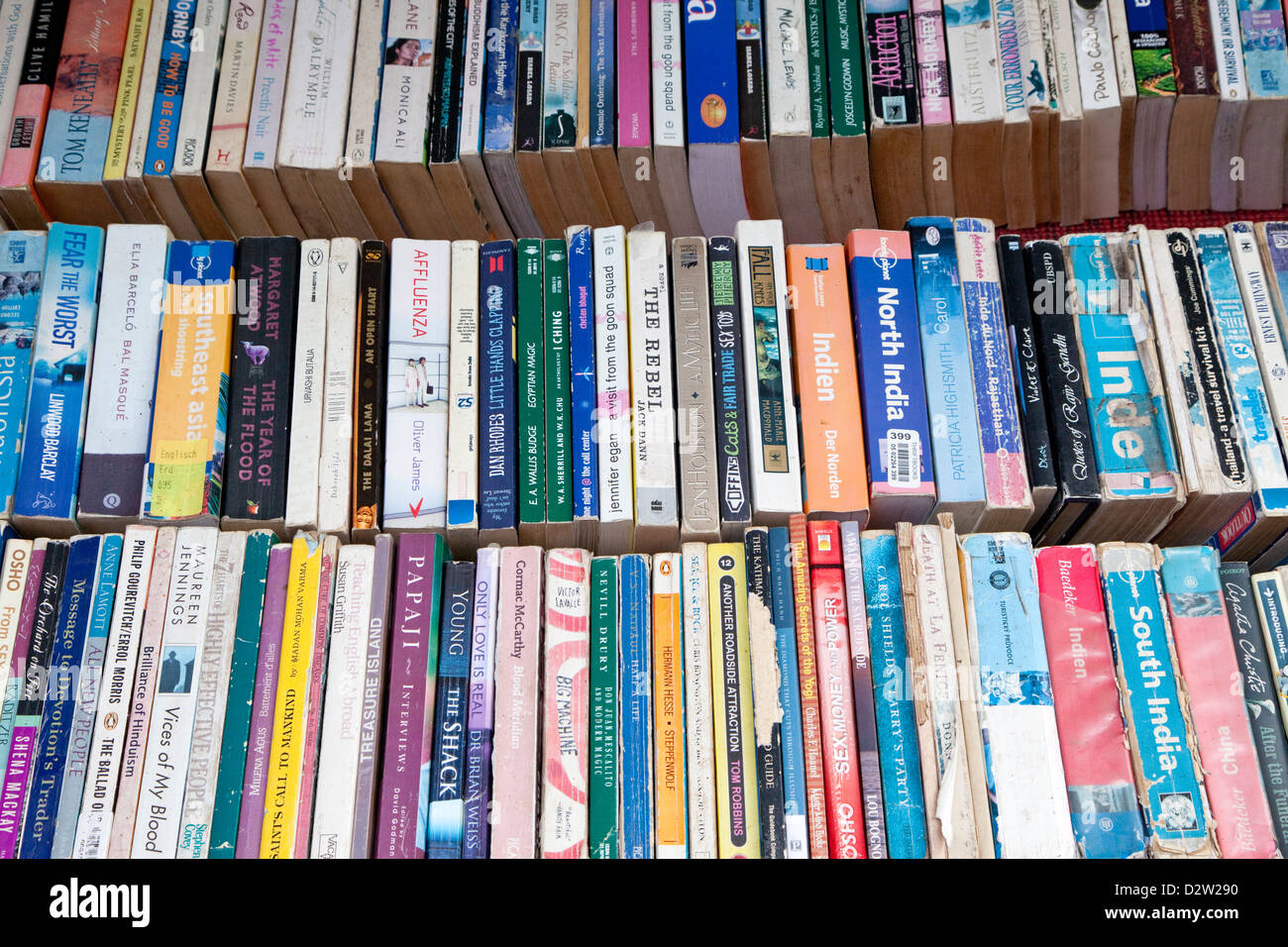 Indien, Rishikesh. Gebrauchte Bücher zum Verkauf. Stockfoto