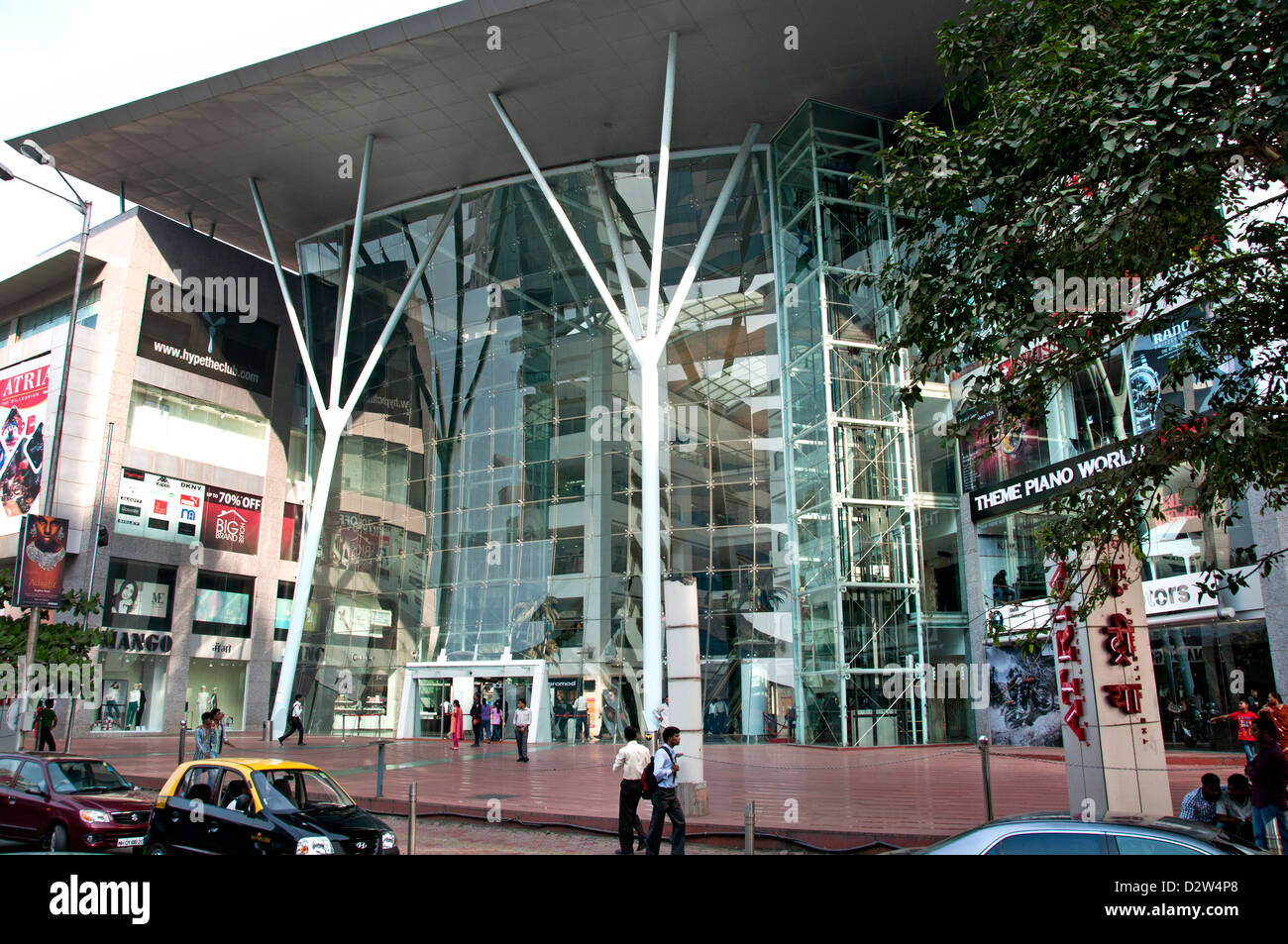 Atrien der Millennium Mall Dr Annie Besant Rd Worli (Bombay) Indien Stockfoto