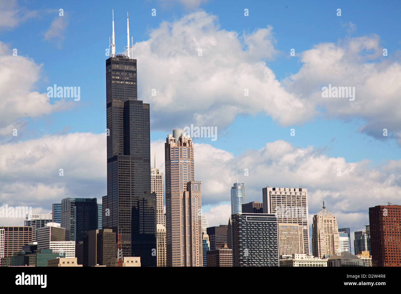 (Willis) Sears Tower, Chicago Skyline Sommer Wolken blauer Himmel Innenstadt "The Loop" Nachbarschaft Chi Stadt Wolkenkratzer Lake Michigan Stockfoto