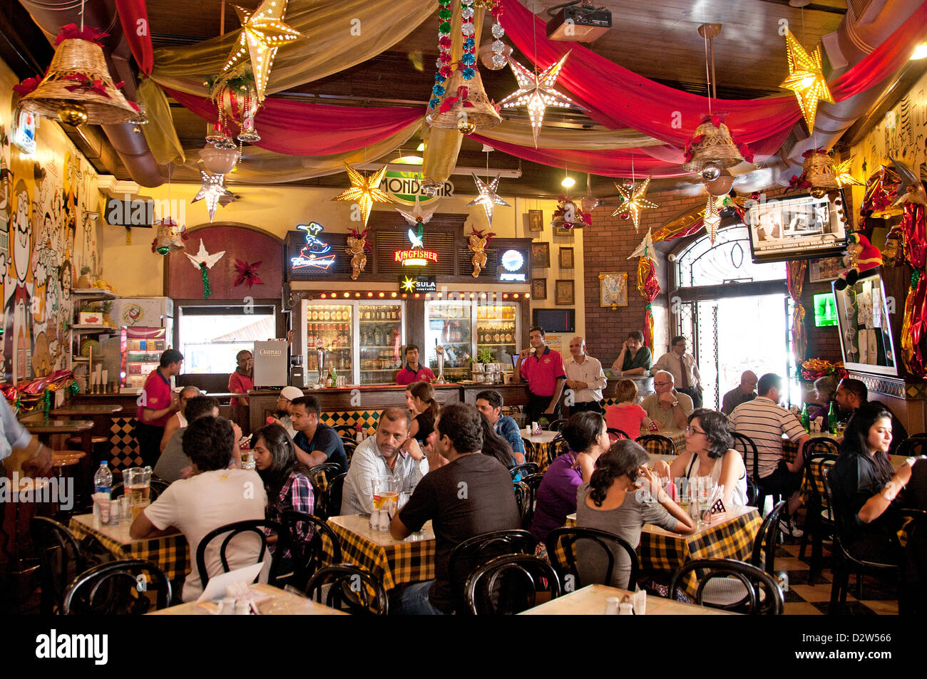 Mondegar Cafe Bar Pub Mumbai (Bombay) Indien u Haus Shahid Bhagat Singh Road Colaba Stockfoto