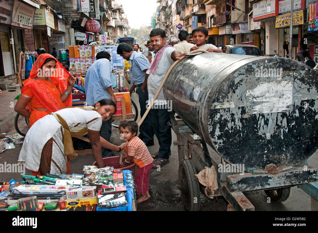 Mumbai Fort (Bombay) Indien Straße Markt Trinkwasser Stockfoto