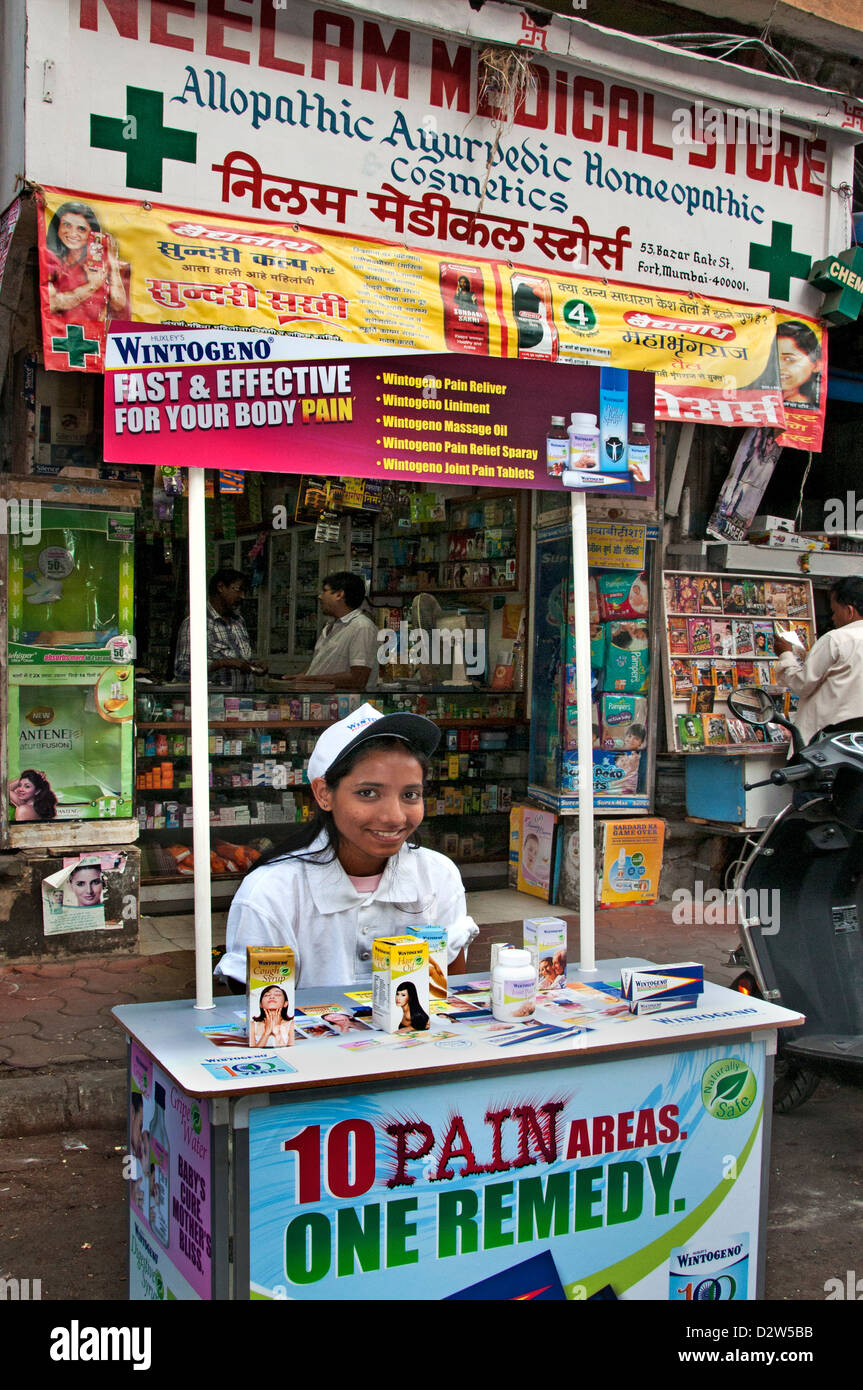 Mumbai Fort (Bombay) Indien Apotheke junges Mädchen Stockfoto