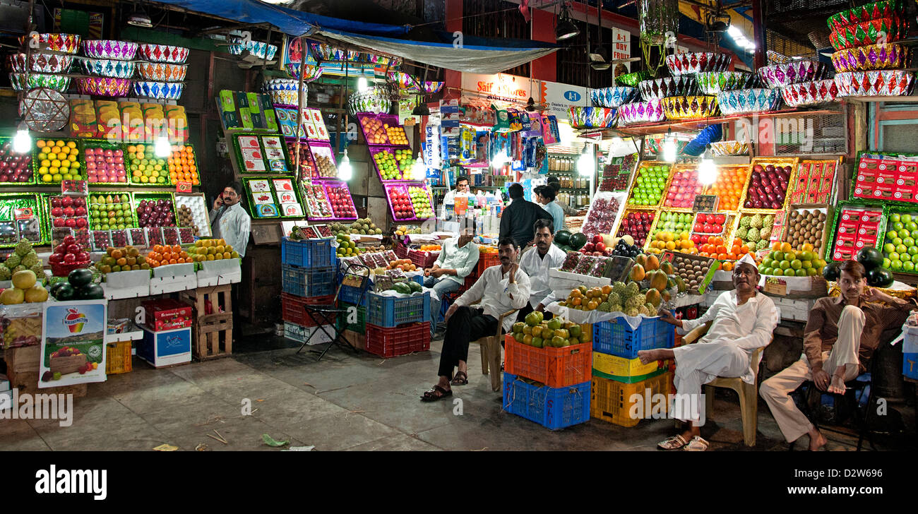 Mumbai (Bombay) Indien Crawford Markt Gemüsehändler Obst Stockfoto