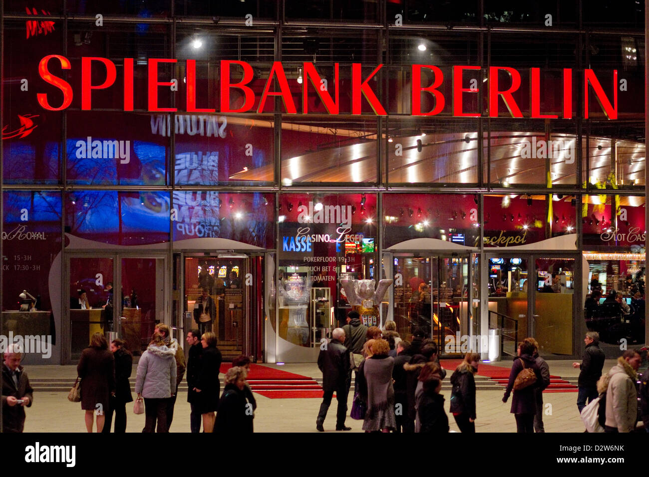 Berlin, Deutschland, Berlin Casino am Marlene-Dietrich-Platz-Abend Stockfoto