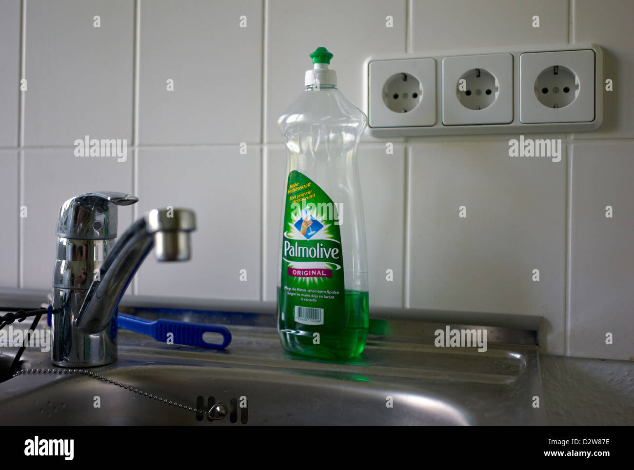 Berlin, Deutschland, Geschirrspuelmittel Palmolive auf einem Flushing-Panzer in der Küche Stockfoto