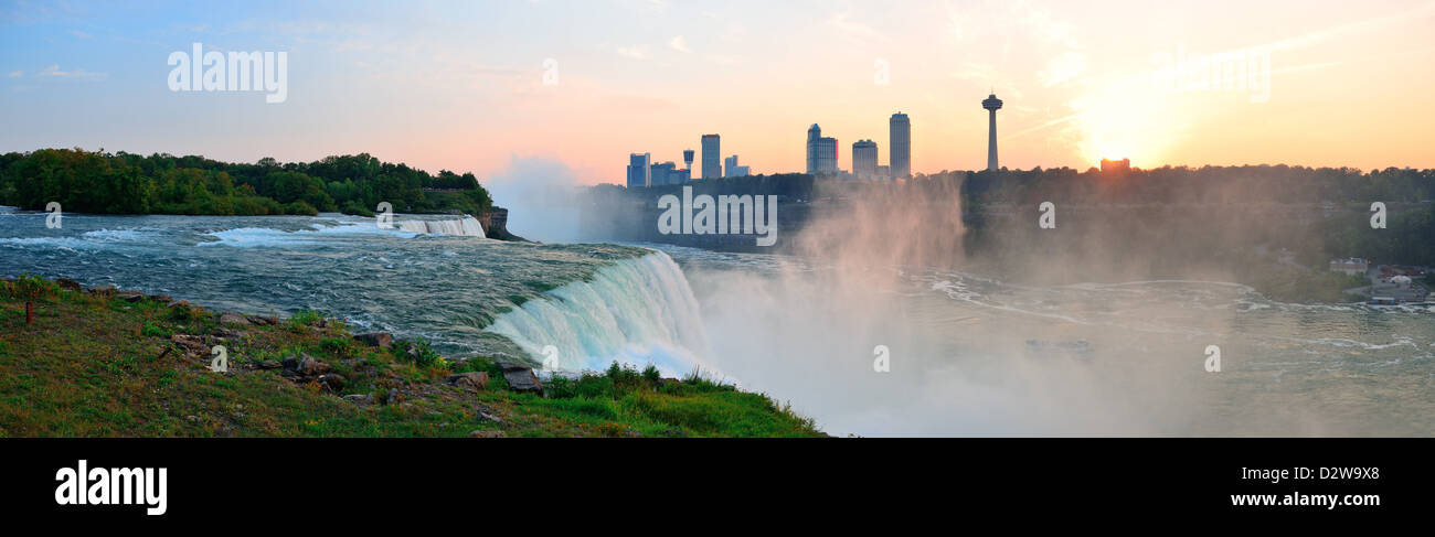 Niagarafälle-Sonnenaufgang-Panorama in der Morgen-Nahaufnahme Stockfoto