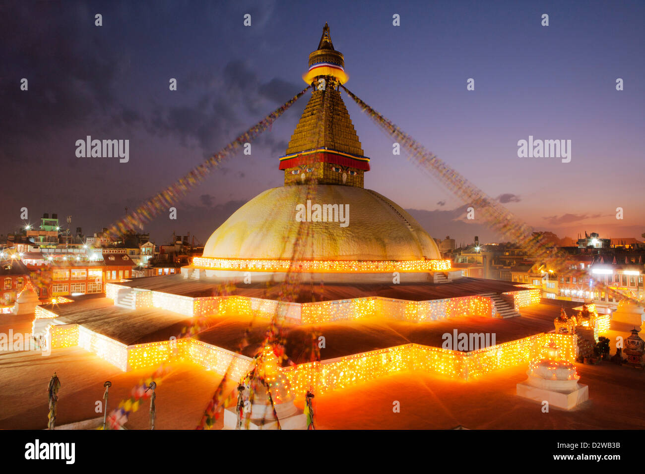 Buddhistische Stupa von Boudhanath in Kathmandu, Nepal ist das größte Stupa der Welt. Stockfoto