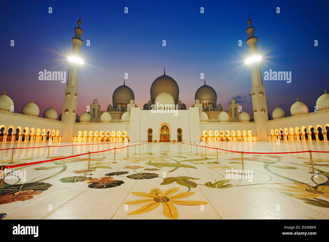 Sheikh Zayed Grand Moschee ist eine der größten Moscheen der Welt in Abu Dhabi, Vereinigte Arabische Emirate. Stockfoto