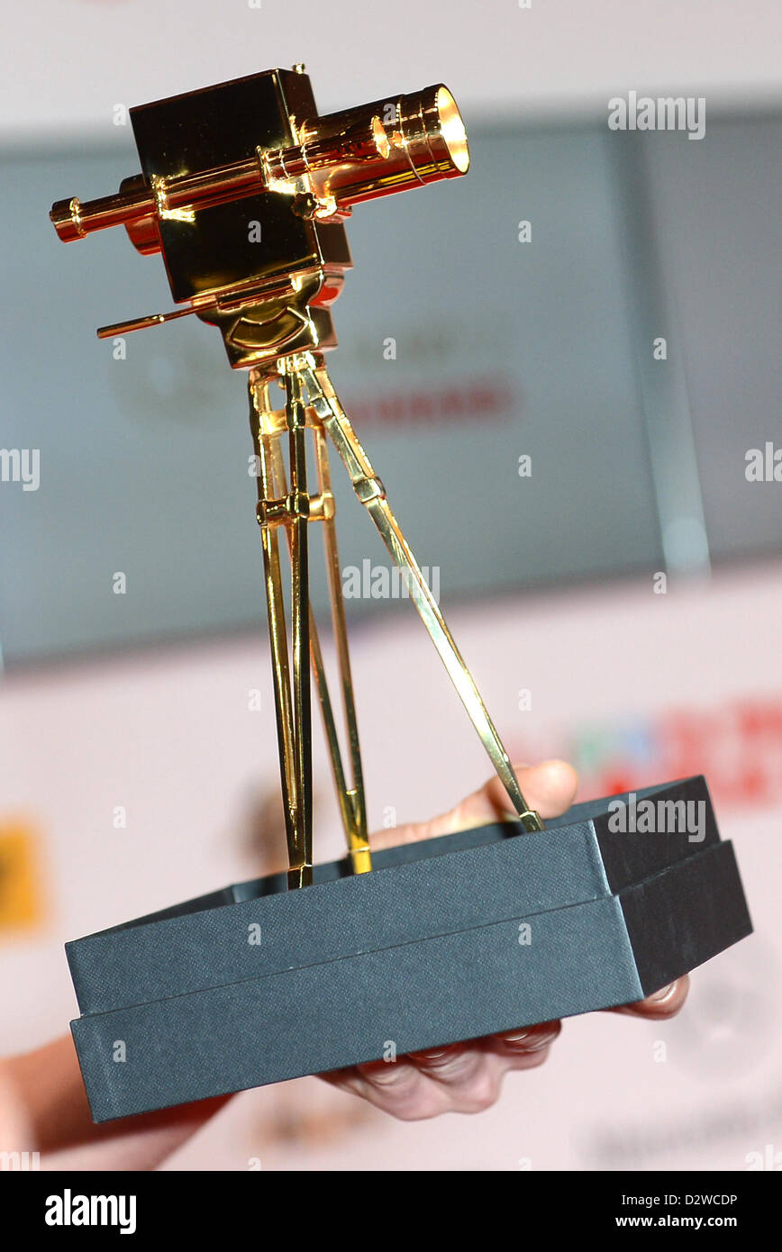 Goldene kamera auszeichnung -Fotos und -Bildmaterial in hoher Auflösung –  Alamy