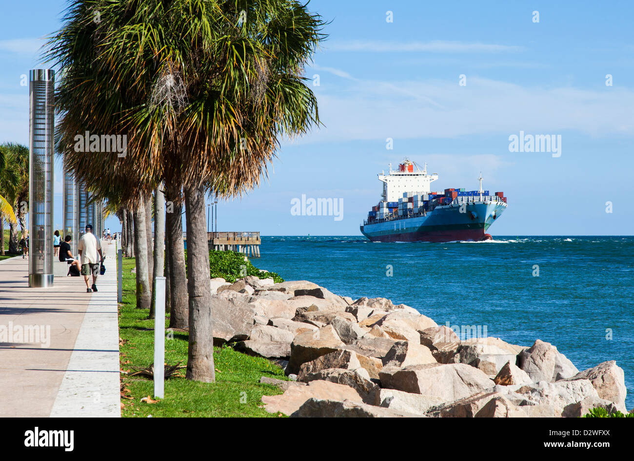 Frachtschiff, die Ankunft in Miami, USA Stockfoto