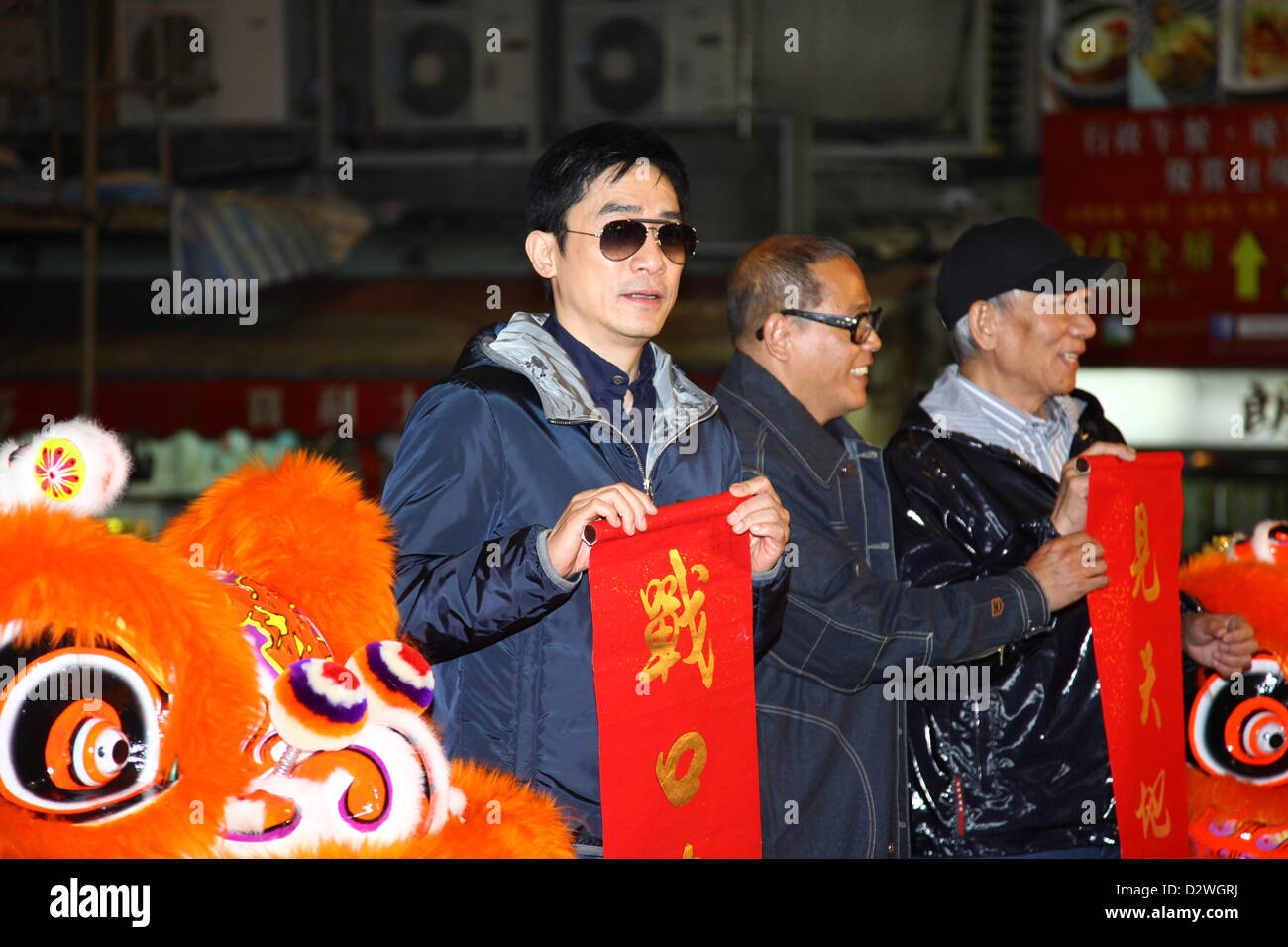 Tony Leung dankte Donnerstag, 31. Januar 2013 Fans der Film The Grandmaster in Hong Kong, China. Stockfoto