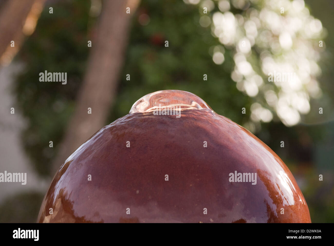 Oben auf einem dekorativen Brunnen gefunden in einem Garten in der Nähe von Old Fishermans Wharf in Monterey, Kalifornien Stockfoto
