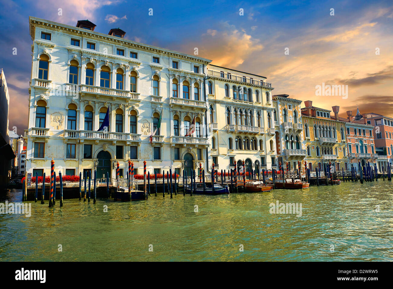 Paläste des Canal Grande bei Sonnenuntergang, Venedig Stockfoto
