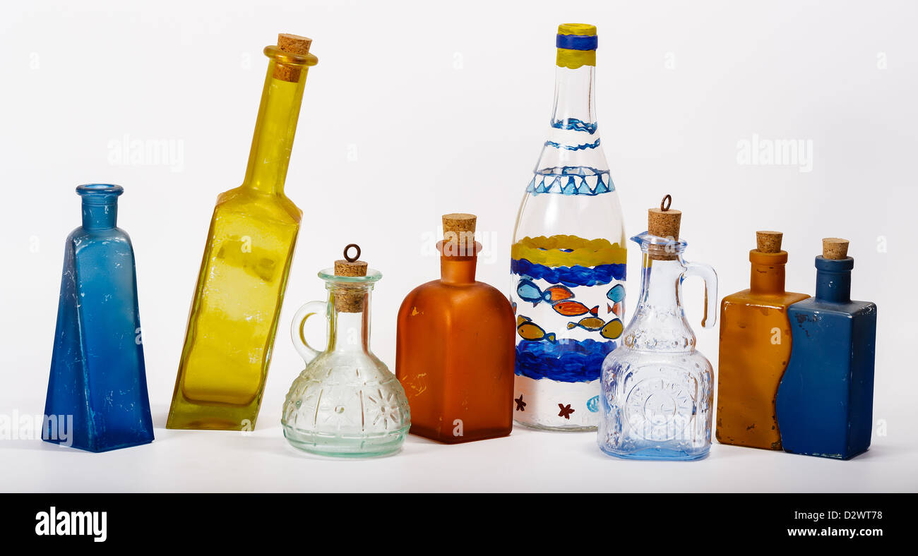 Alte Glasflaschen dekorative in verschiedenen Farben Stockfoto