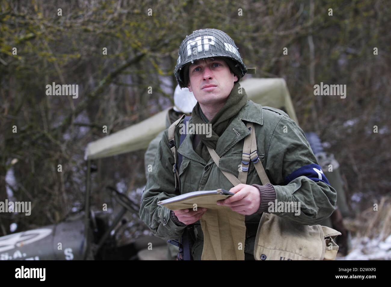 Gdynia, Polen 3. Februar 2012 die Weltkrieg Schlacht der Ausbuchtung auch bekannt als die Ardennen Gegenoffensive Nachstellung im Wald in der Nähe von Gdynia. Stockfoto