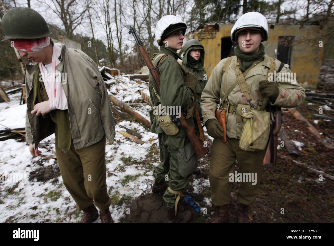 Gdynia, Polen 3. Februar 2012 die Weltkrieg Schlacht der Ausbuchtung auch bekannt als die Ardennen Gegenoffensive Nachstellung im Wald in der Nähe von Gdynia. Stockfoto