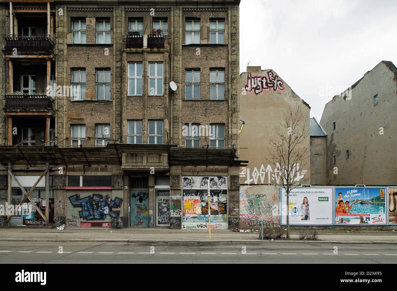 Berlin, Deutschland, heruntergekommenen Gebäude in der Köpenicker Straße Stockfoto