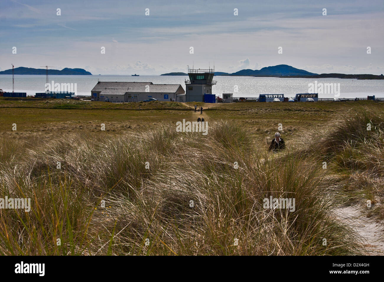 Insel Barra, äußeren Hebriden, Western Isles, Schottland eine Flugzeugbeladung Passagiere am Flughafen einzigartige Strand bei Eiolgarry Stockfoto