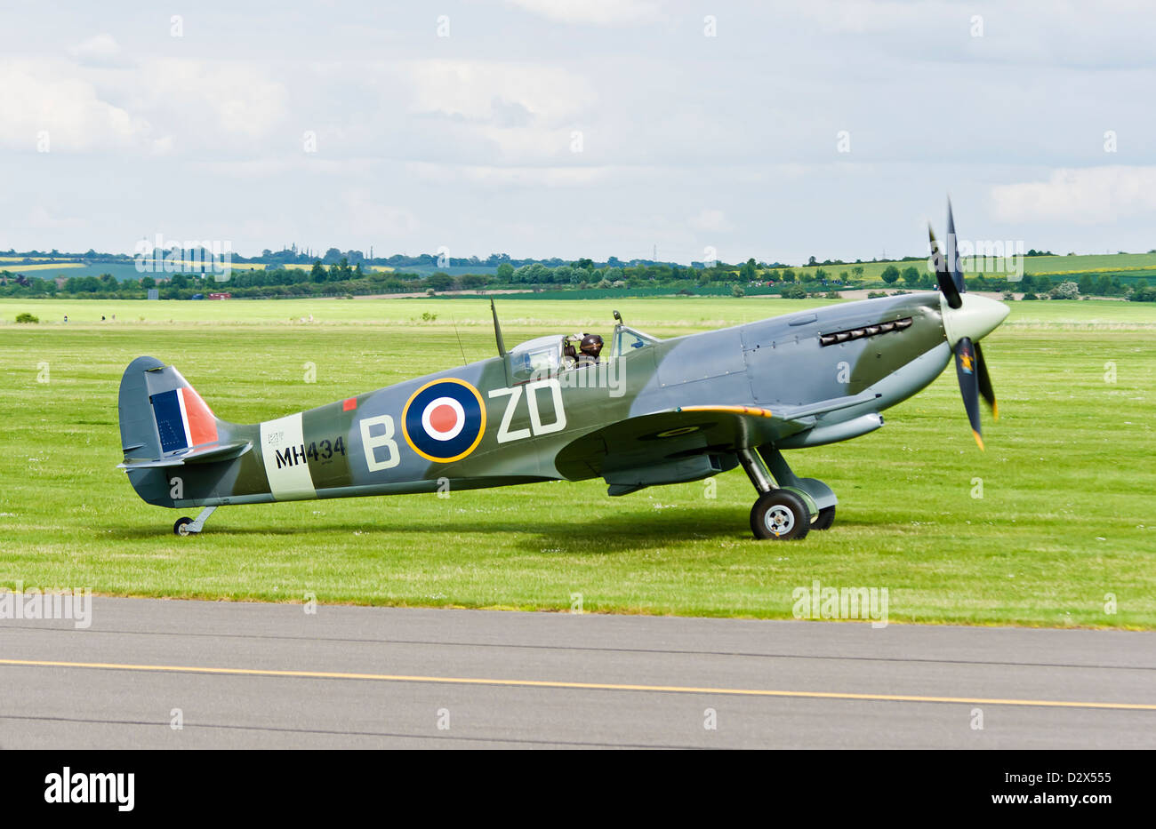 Spitfire mk9 auf dem Flugplatz Duxford. Stockfoto