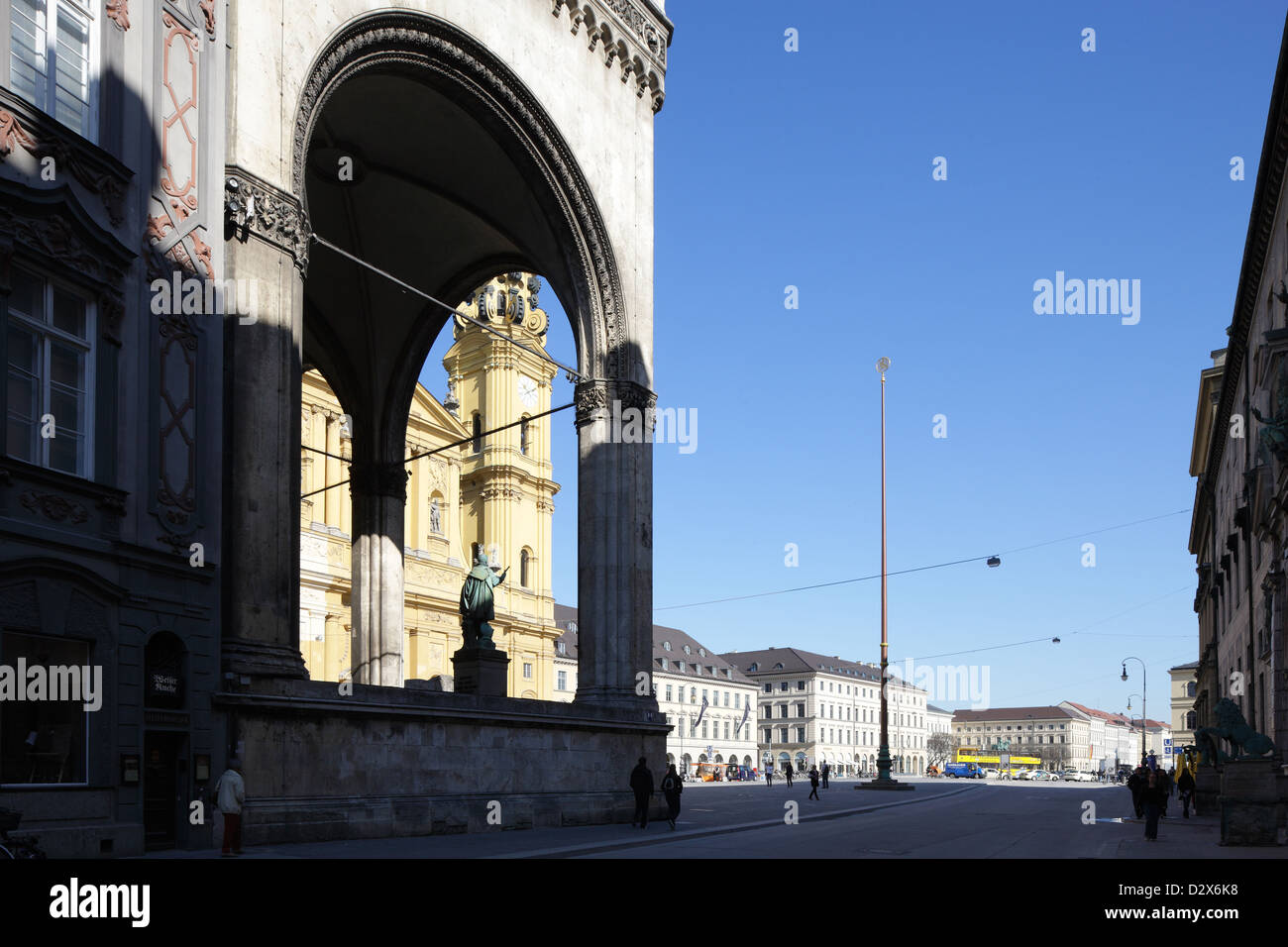 München, die Feldherrnhalle und die Theatinerkirche Odeonsplatz Stockfoto