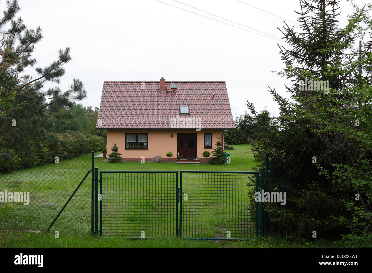Mechow, Deutschland, einfaches Einfamilienhaus auf einem Grundstück in Mechow Stockfoto
