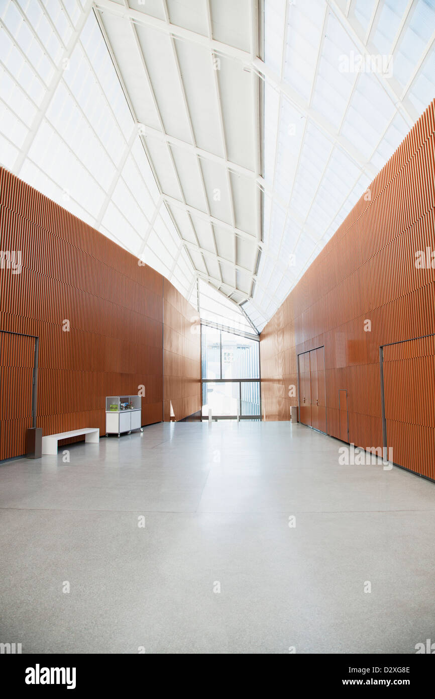 Korridor des modernen Büros Stockfoto