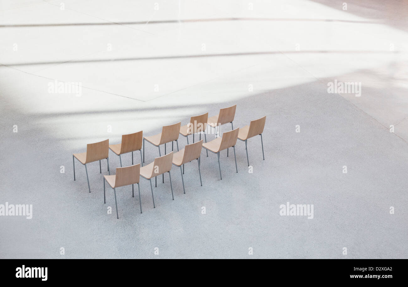 Stühle in einer Reihe in leere lobby Stockfoto