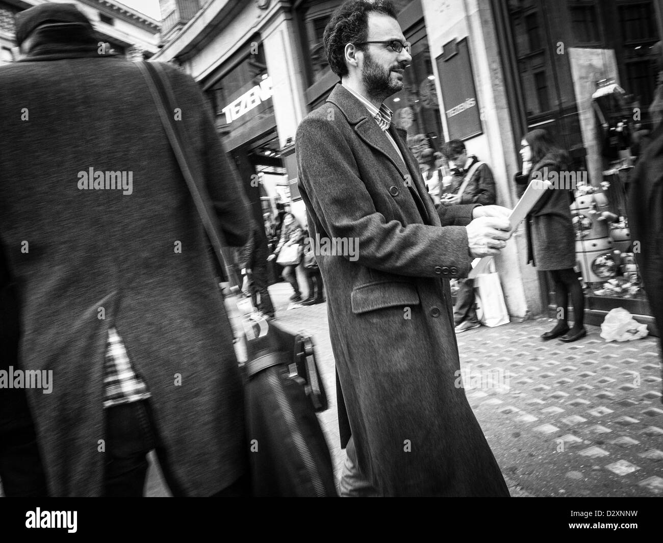 lächelnd Mann auf Oxford Straße Stockfoto