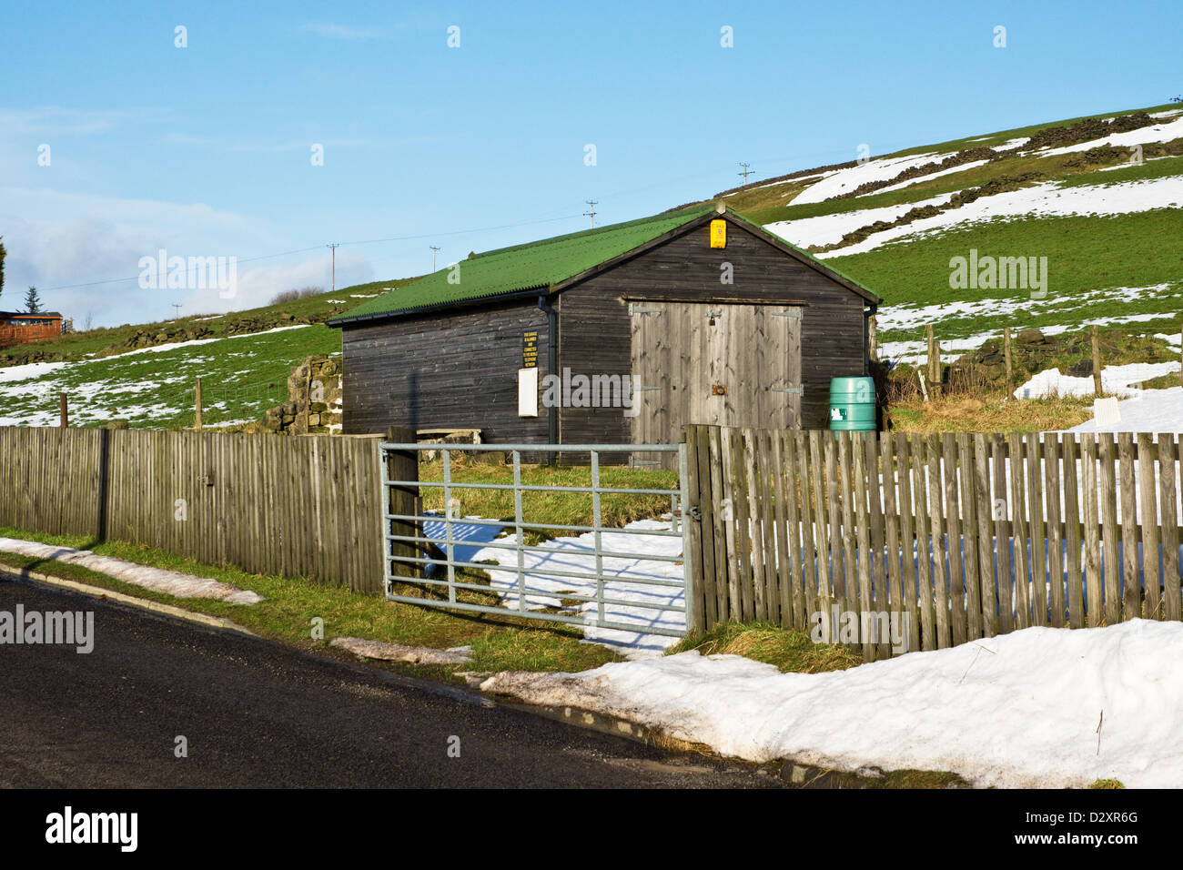 Bauernhof Schuppen am Hang. Stockfoto