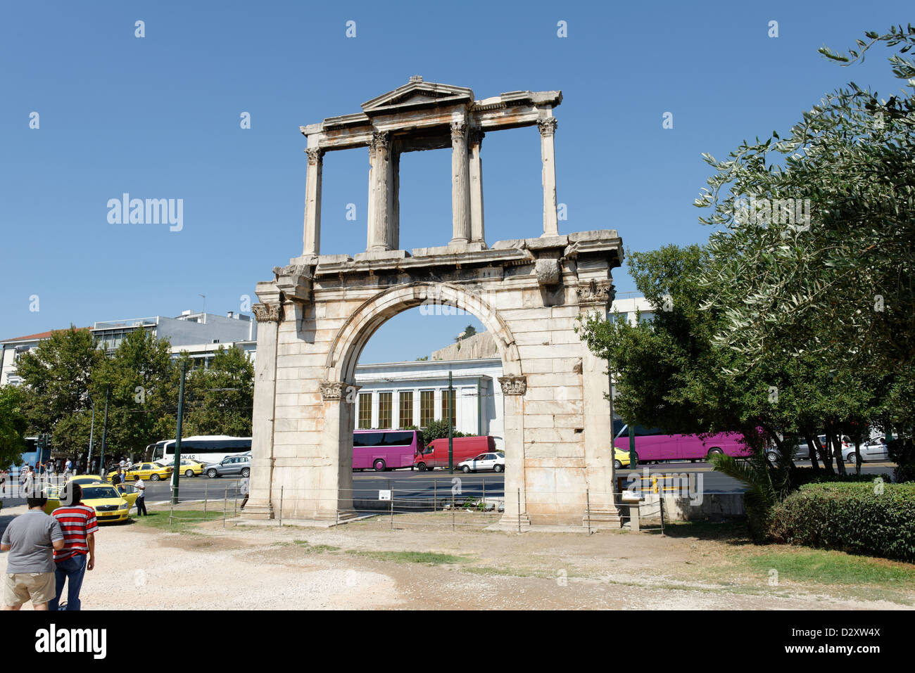 Hadrians Arch Athen. Griechenland. Bogen des Hadrian, ein Tor aus pentelischem Marmor Roman Emperor Hadrian 132 n. Chr. gebaut. Stockfoto