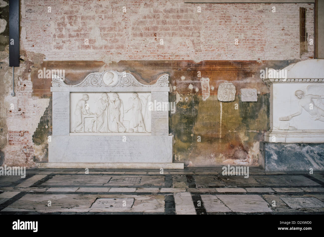 Gräber in Campo Santo Friedhof an der Piazza dei Duomo in Pisa, Italien Stockfoto