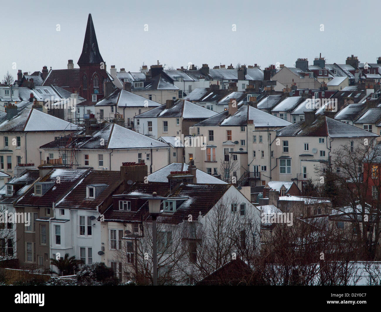 Die Dächer von Brighton im Schnee im Winter abgedeckt Stockfoto