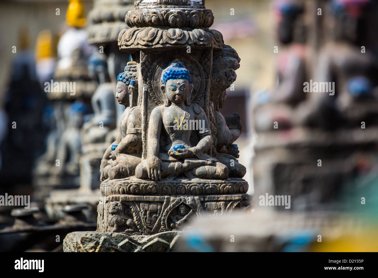 Kleine Buddha Skulpturen im Shree Gha buddhistische Stupa, Thamel, Kathmandu, Nepal Stockfoto