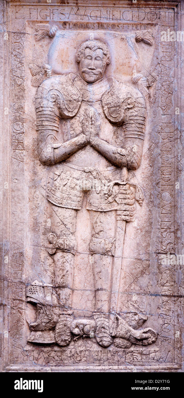 KOSICE - Januar 3: Entlastung des Gesichts der Ritter aus Fassade Nordportal der gotischen Kapelle St. Michael Stockfoto